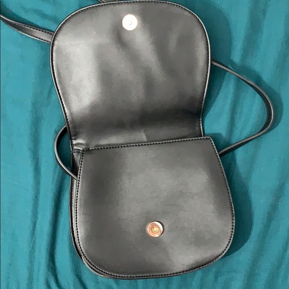 Simple black mini crossbody - Picture 2 of 4